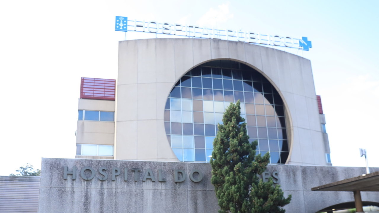 Exterior del Hospital do Salnés, en Vilagarcía. ADP