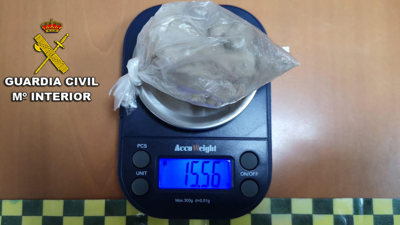 La Guardia Civil incautó 15 gramos de heroína. DP