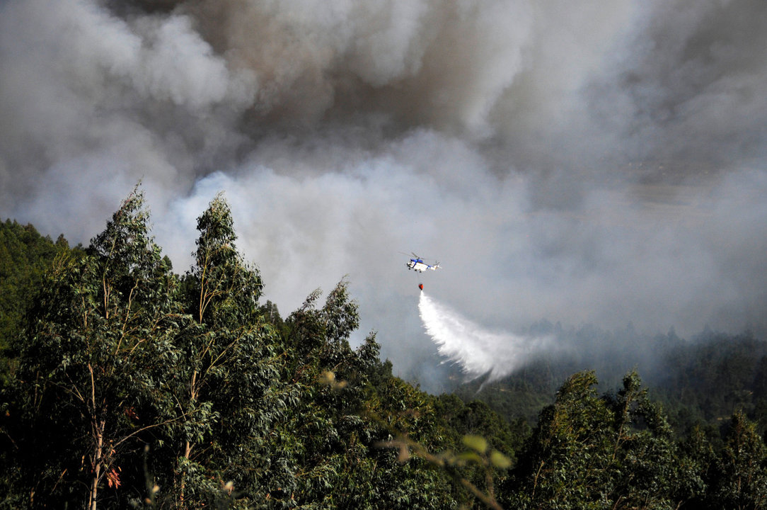 Incendio en el Monte Xiabre en una imagen de archivo del verano de 2013. ALBA SOTELO