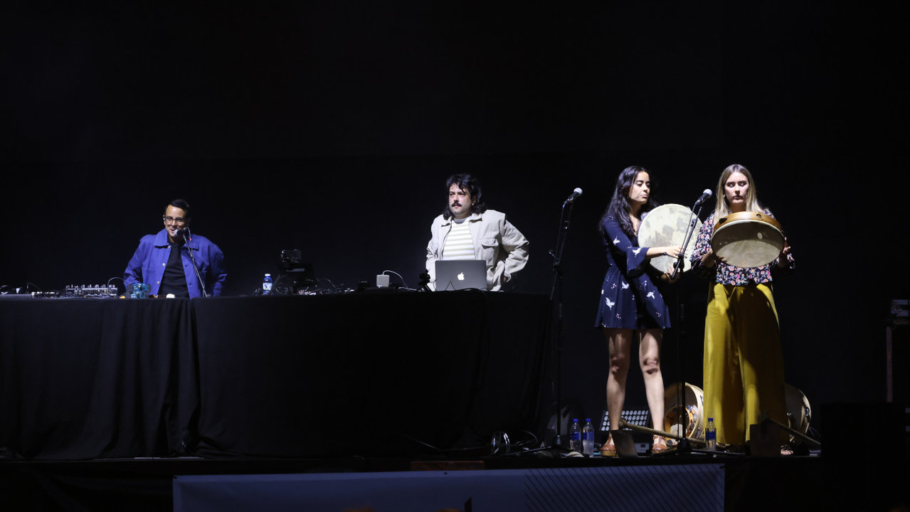 El grupo de música gallega y electrónica Baiuca encabeza el verano cultural de O Grove. RAFA FARIÑA