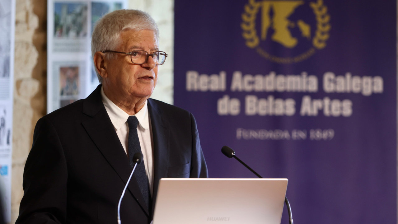 César Portela, no seu discurso de ingreso na Real Academia Galega de Belas Artes. RAFA FARIÑA