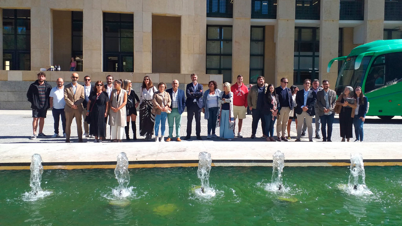 Imagen de la delegación arousana que participa en el encuentro que se celebra en la ciudad portuguesa. CEDIDA