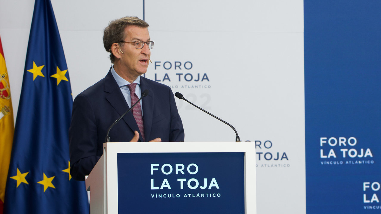 El presidente del PP, Alberto Núñez Feijóo, en el Foro la Toja. EUROPA PRESS