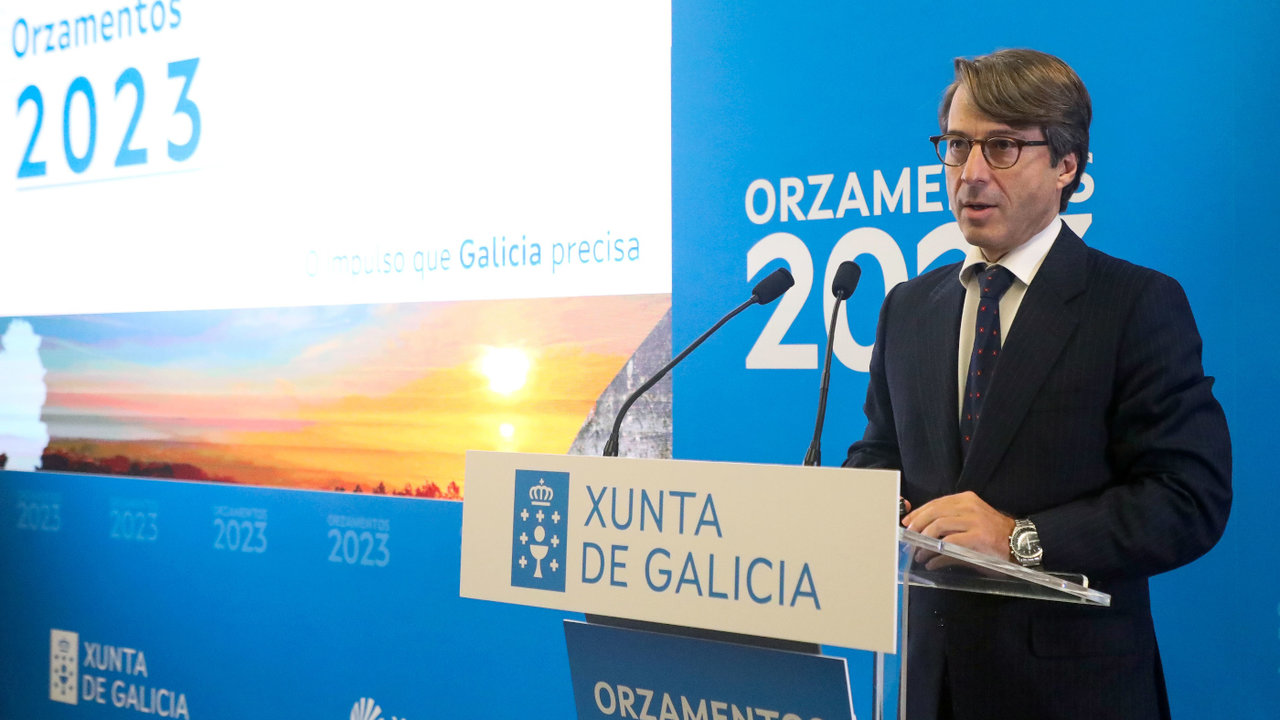 <p> Miguel Corgos, en la presentación de los presupuestos de la Xunta. XOÁN REY (Efe) </p>