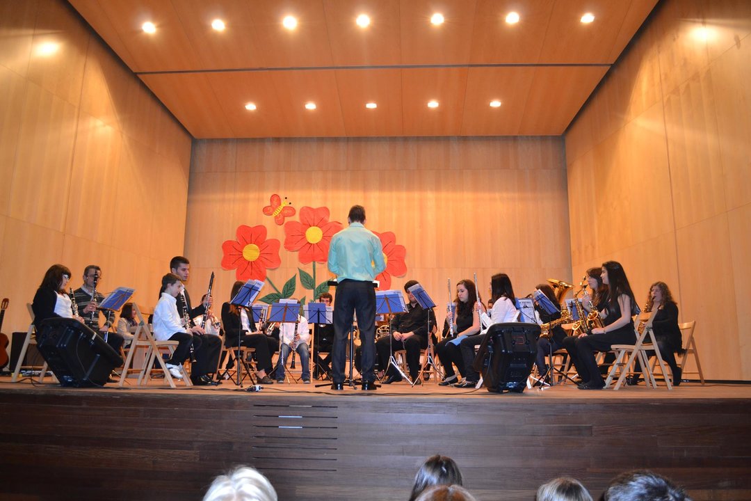 Escola de Música Illa de Arousa. FACEBOOK
