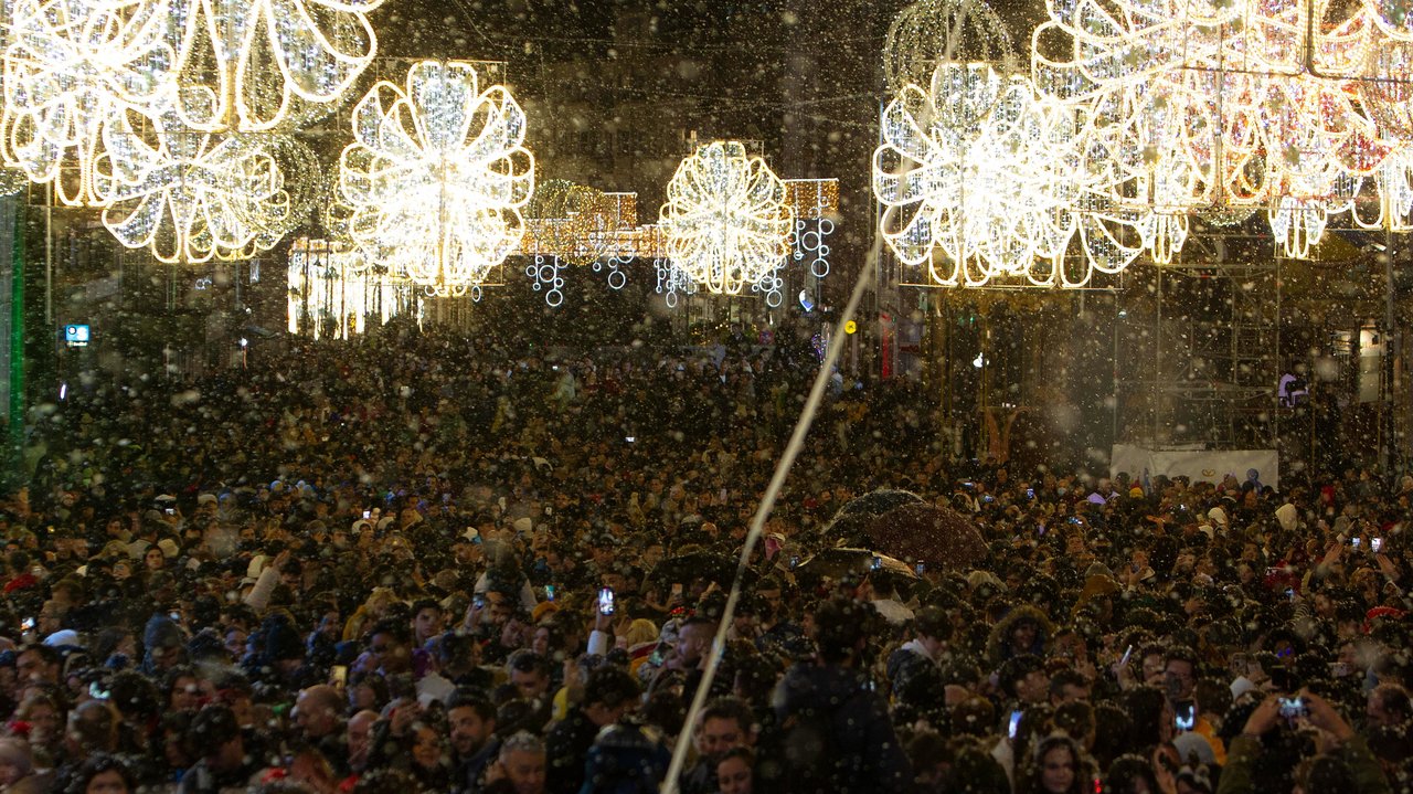  El encendido de las luces de Vigo la semana pasada confirmó la capacidad de convocatoria que mantiene el programa de Navidad de la ciudad olívica. SALVADOR SAS 