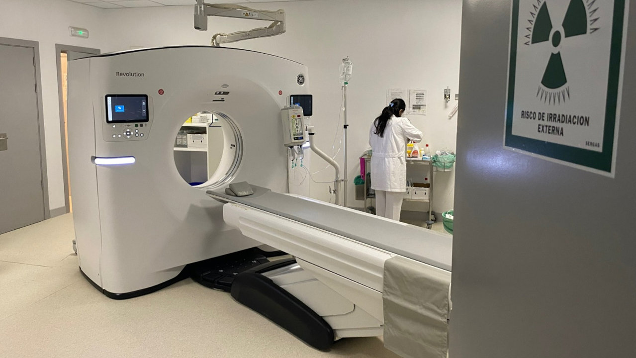 O novo equipo de Tomografía Axial Computerizada (TAC) do Hospital del Salnés. DS