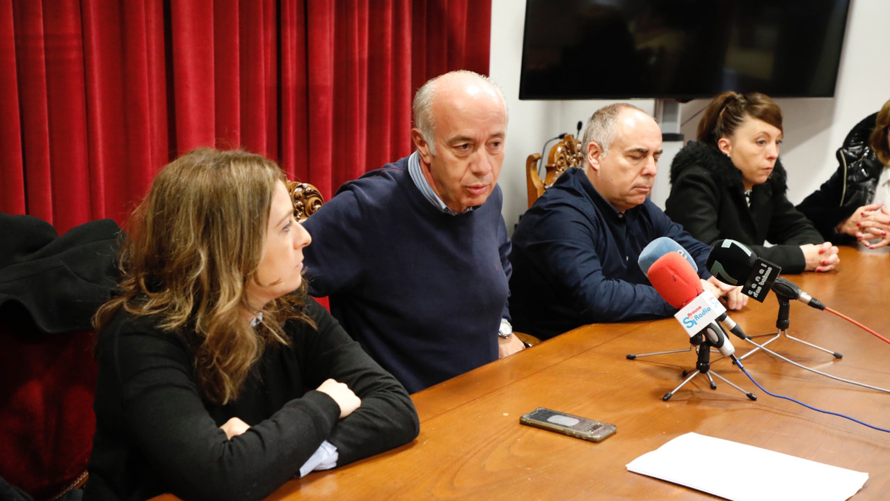 Gonzalo Durán compareciendo ante los medios para dar explicaciones sobre el atentado de Vilanova. JOSÉ LUIZ OUBIÑA