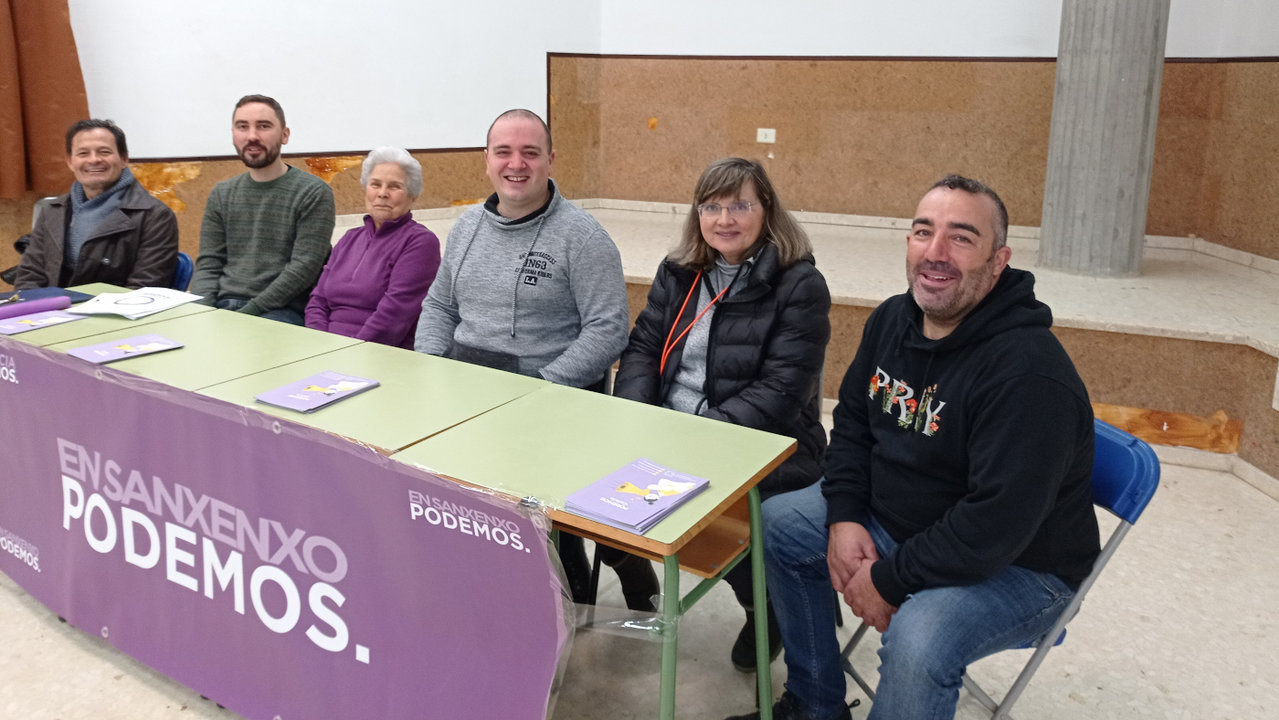 Os integrantes do grupo de Podemos en Sanxenxo. DS