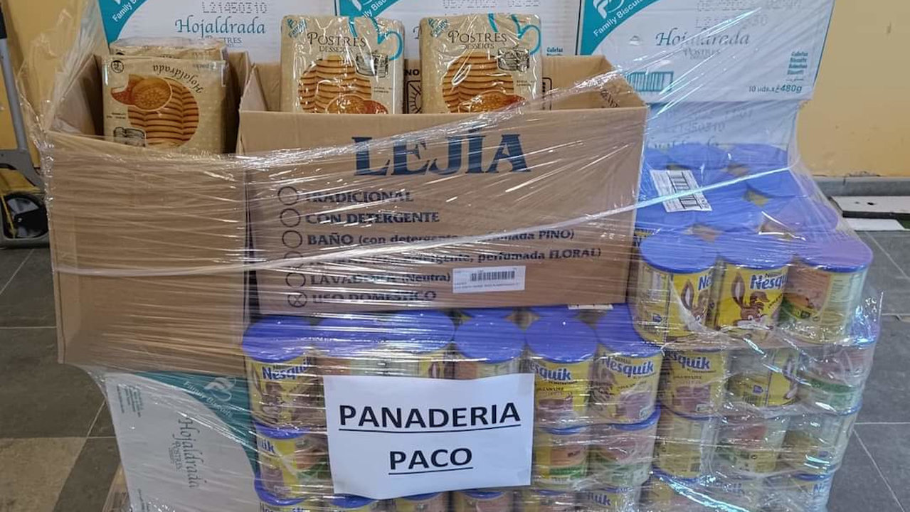 El lote de productos donado al Banco de Alimentos Rías Baixas. DS