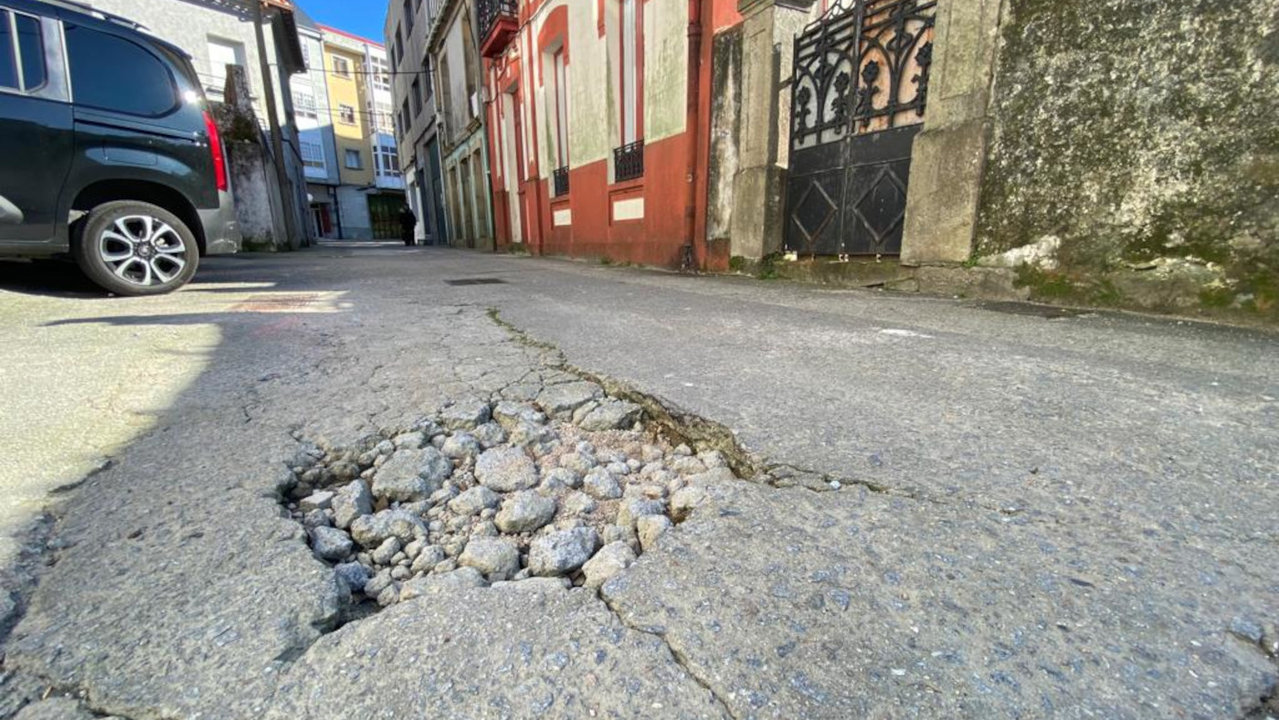 Desperdicios en la rúa Esperanza en Carril Vilagarcía. JOSÉ LUIZ OUBIÑA