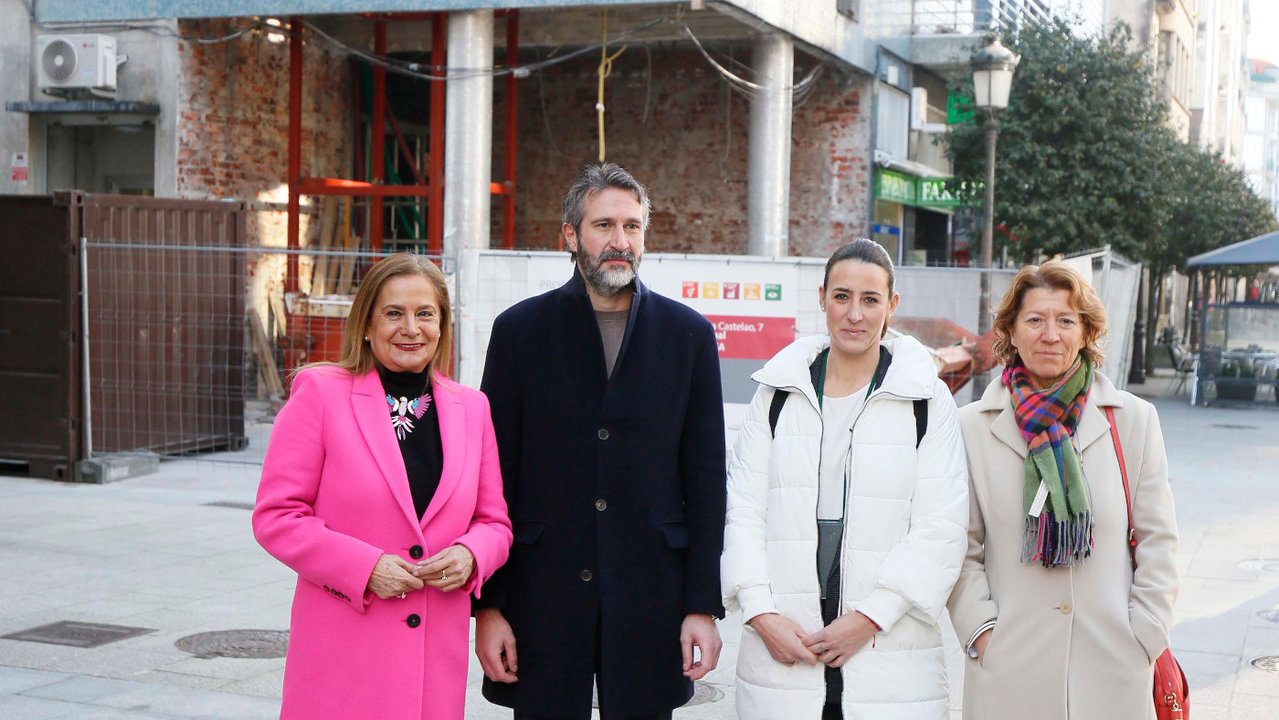 Visita de Carmela Silva ás obras da nova biblioteca de Vilagarcía no Liceo Casino. DP