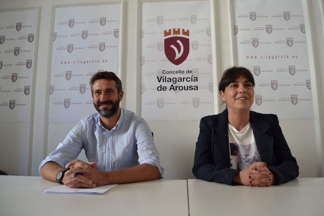 El alcalde, Alberto Varela, y la teniente de alcalde, Tania García, repiten como número 1 y 2 por el PSOE a los comicios locales de Vilagarcía. DP
