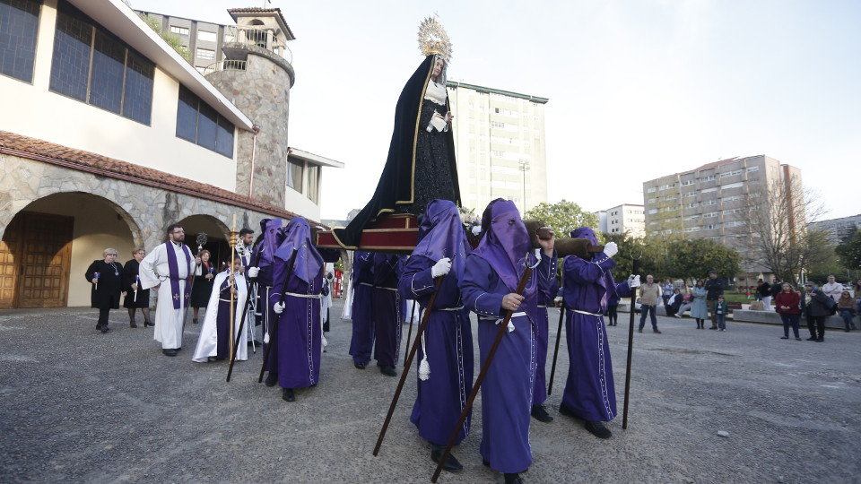 Glosario Perforar poetas Procesión, concierto y liturgia en la Semana Santa de Vilagarcía