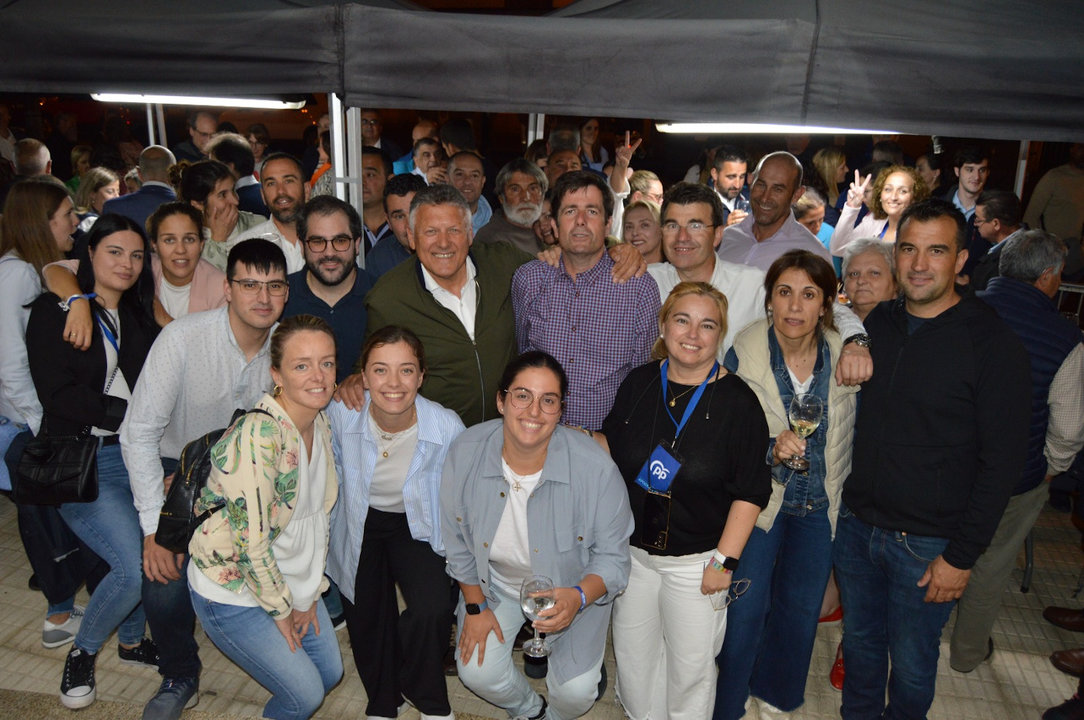 Telmo Martín y su equipo en la noche electoral. DP