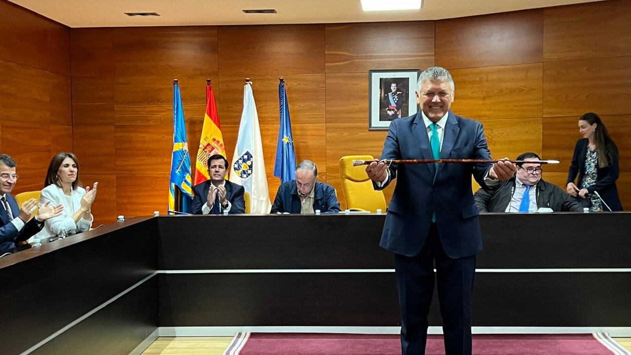 Telmo Martín toma posesión de su cargo como alcalde. PEDRO PÉREZ