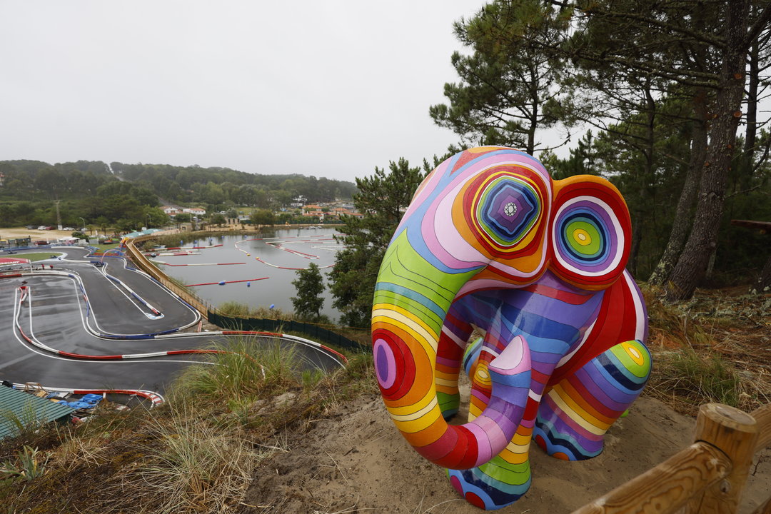 Uno de los elefantes decorativos con vistas al Racing Dakart. GONZALO GARCÍA