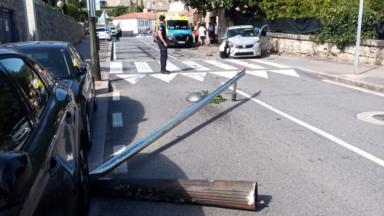 Imagen del accidente ocurrido en una calle de Sanxenxo. DP
