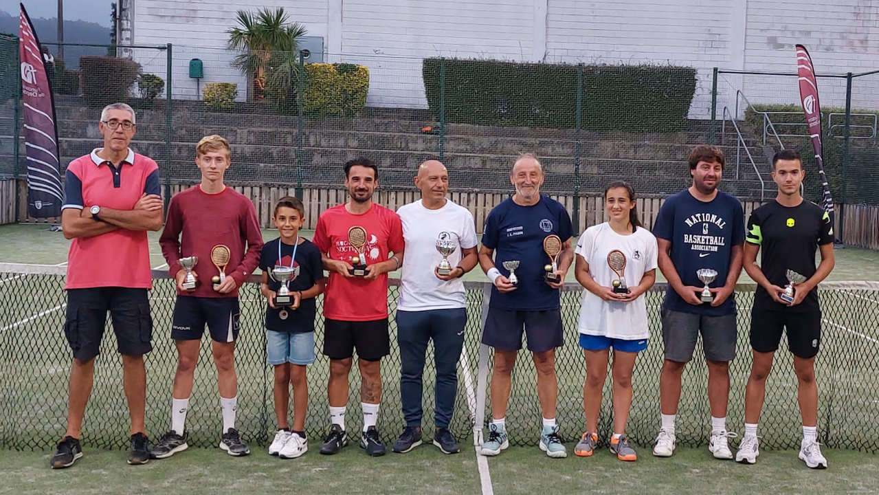 Imaxe dos gañadores do Torneo de Verán do Concello de Vilagarcía. DS