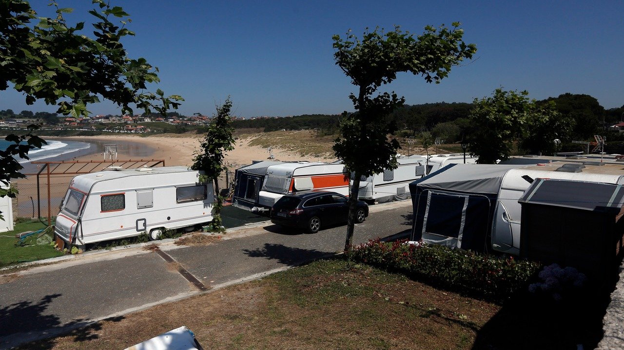  Zona de acampada dentro de las instalaciones del camping Paxariñas. JAVIER CERVERA 