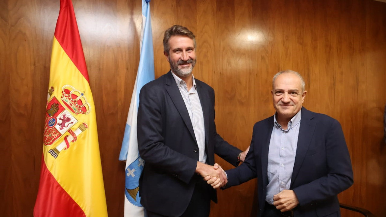 Imaxe do encontro do alcalde de Vilagarcía, Alberto Varela, e do de Xenebra. DS