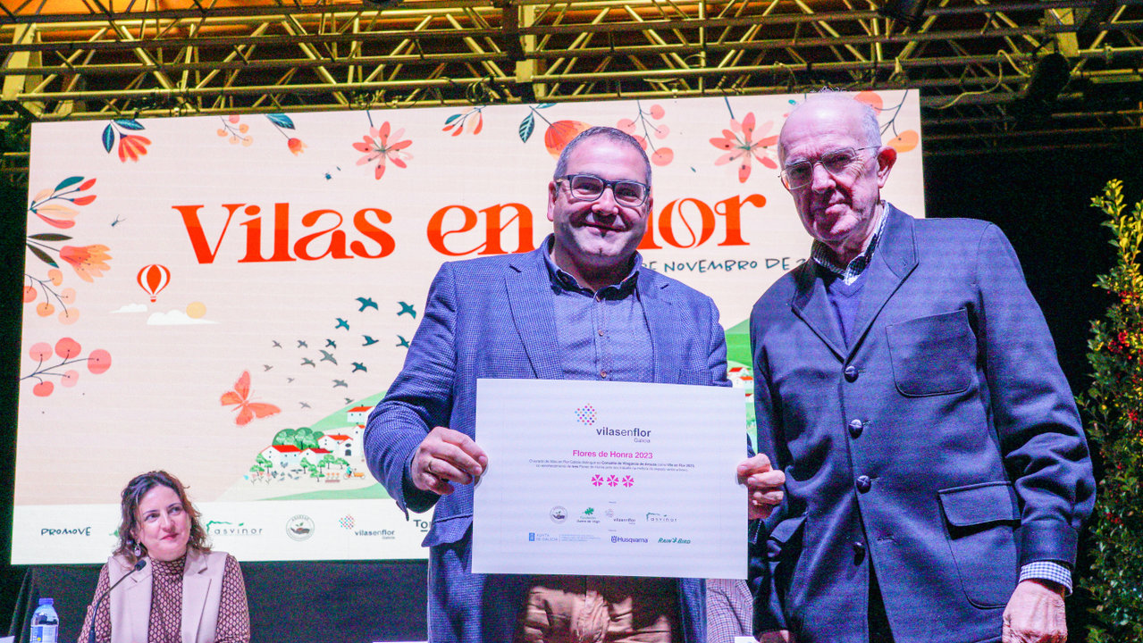 Lino Mouriño recogió el premio de Vilasenflor. DS