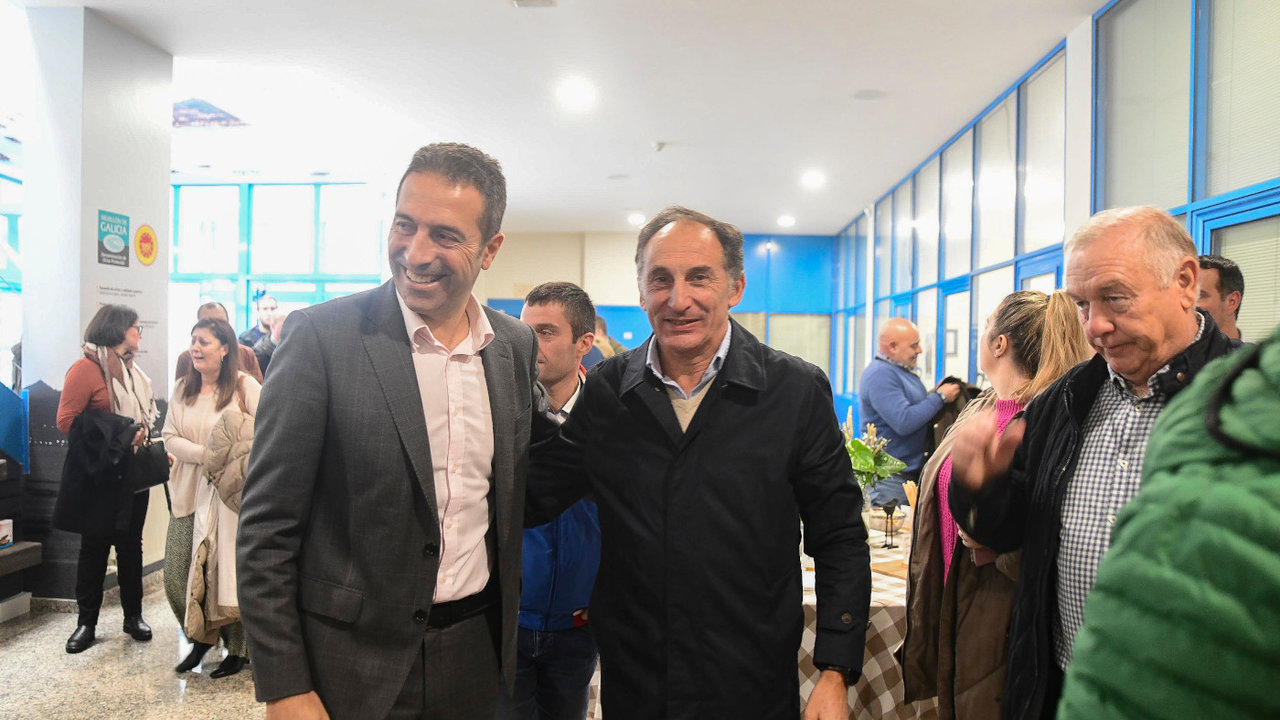 Alfonso Villares durante a súa visita ás instalacións de Agade. DS
