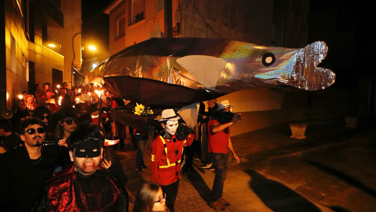 Entierro de la Sardina en el Carnaval 2024 de Sanxenxo Entroido. JOSÉ LUIZ OUBIÑA