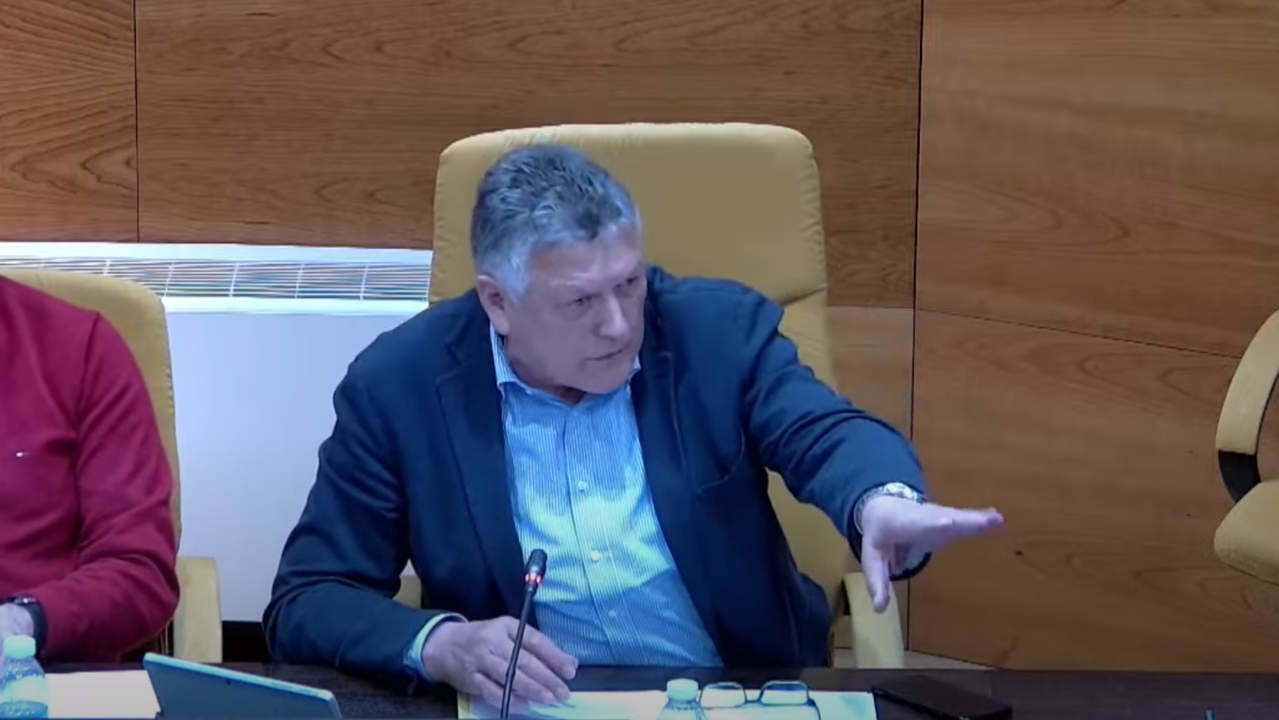El alcalde, Telmo Martín, durante el Pleno ordinario de este lunes. DS