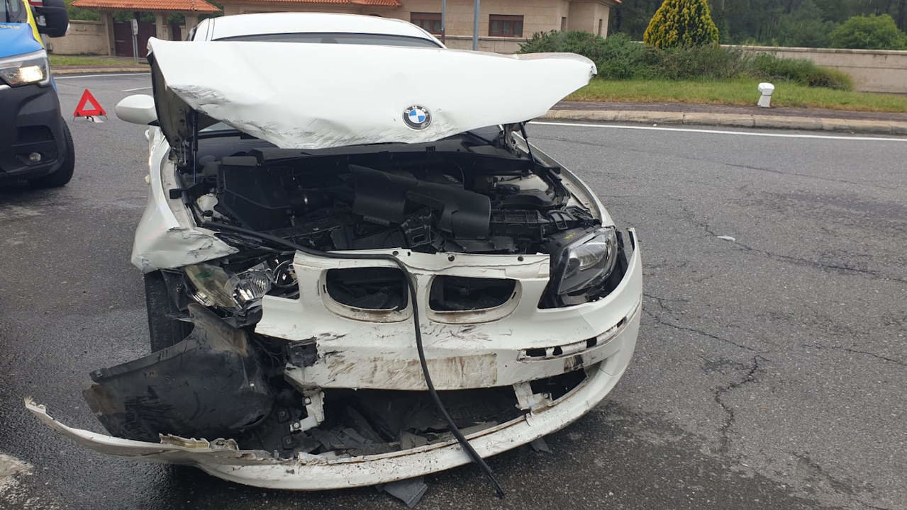 El BMW tras el impacto con el otro vehículo implicado. DS